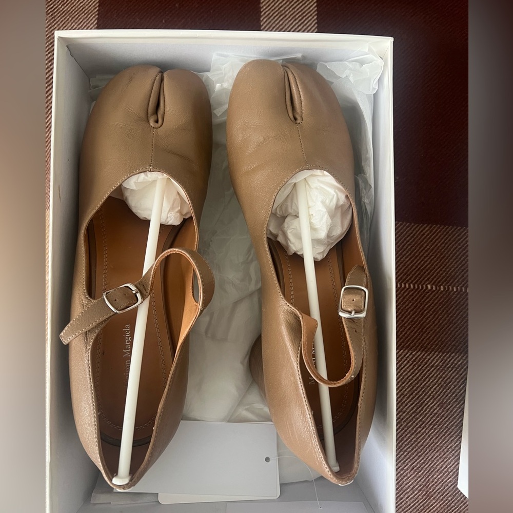 Maison Martin Margiela Women's tan Leather Flats 39.5